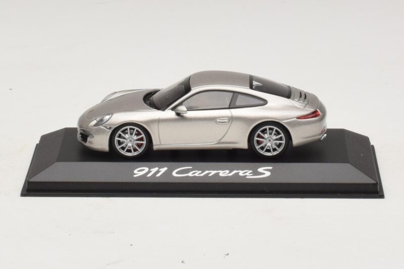Porsche 911 991 Carrera S シルバーメタリック Minichamps 1:43 WAP0200130C メタル