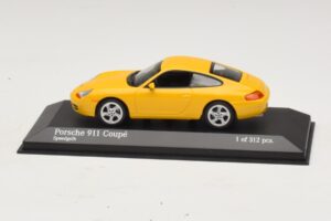 Porsche 911 991 Carrera イエロー Minichamps 1:43 410060221 メタル