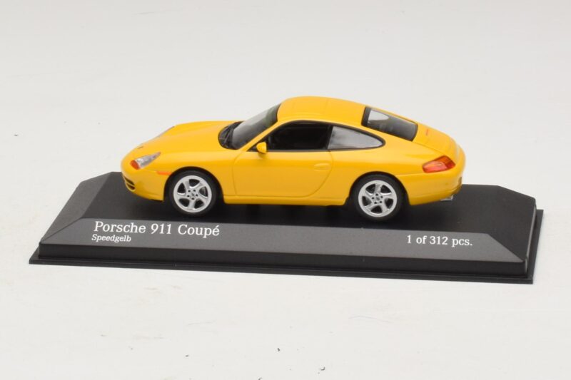 Porsche 911 991 Carrera イエロー Minichamps 1:43 410060221 メタル