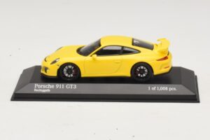 Porsche 911 991 GT3 イエロー Minichamps 1:43 410062021 メタル