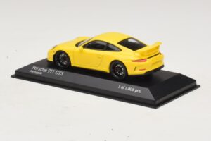 Porsche 911 991 GT3 イエロー Minichamps 1:43 410062021 メタル - 画像 3/4