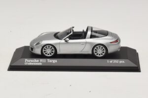 Porsche 911 991 Targa シルバー Minichamps 1:43 410062442 メタル