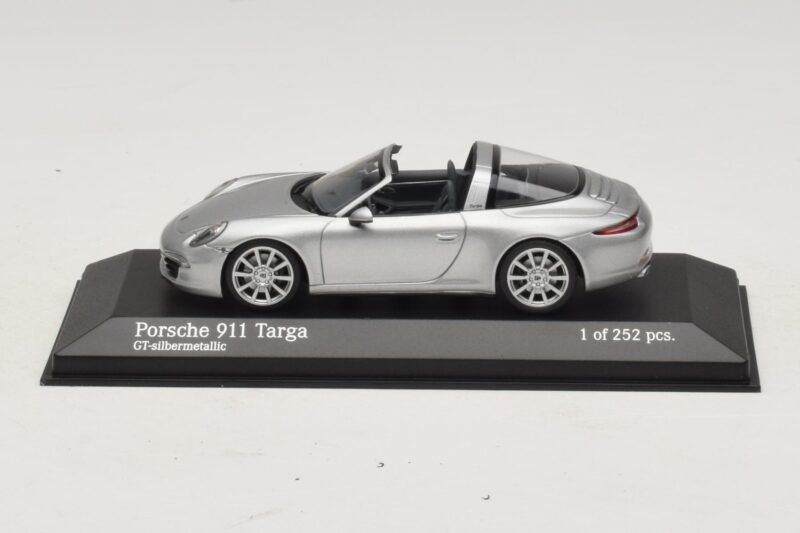 Porsche 911 991 Targa シルバー Minichamps 1:43 410062442 メタル