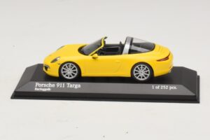 Porsche 911 991 Targa イエロー Minichamps 1:43 410062441 メタル