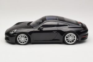 Porsche 911 992 Carrera 4S ブラック Minichamps 1:18 WAP0211120R992 メタル - 画像 3/6
