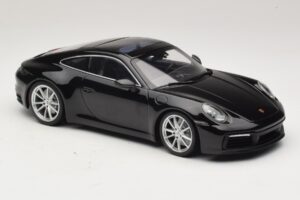 Porsche 911 992 Carrera 4S ブラック Minichamps 1:18 WAP0211120R992 メタル - 画像 4/6