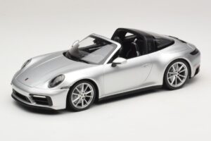 Porsche 911 992 Targa 4 GTS シルバー Minichamps 1:18 WAP0211460RTRG メタル