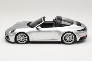 Porsche 911 992 Targa 4 GTS シルバー Minichamps 1:18 WAP0211460RTRG メタル - 画像 3/6