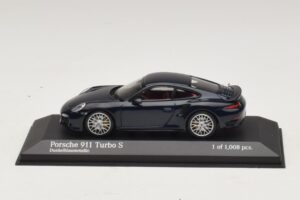 Porsche 911 996 ブルーメタリック Minichamps 1:43 400061180 メタル