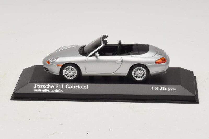 Porsche 911 996 カブリオレ シルバーメタリック Minichamps 1:43 400061091 メタル