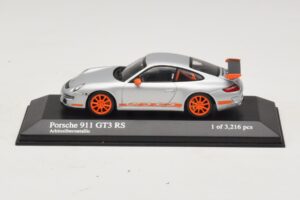 Porsche 911 997 GT3 RS シルバー Minichamps 1:43 400066000 メタル
