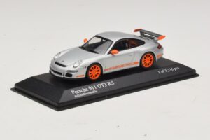Porsche 911 997 GT3 RS シルバー Minichamps 1:43 400066000 メタル - 画像 2/4