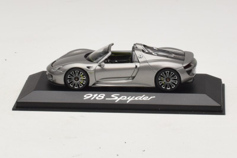 Porsche 918 Spyder グレーメタリック Minichamps 1:43 WAP0201000E メタル