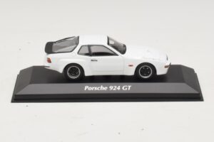 Porsche 924 GT ホワイト Maxichamps 1:43 940066121 メタル