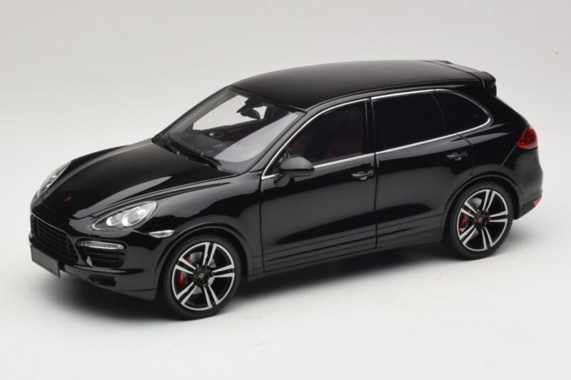 Porsche Cayenne Turbo S 92A ブラックメタリック Minichamps 1:18 110062100 メタル