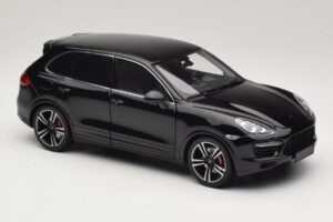 Porsche Cayenne Turbo S 92A ブラックメタリック Minichamps 1:18 110062100 メタル - 画像 6/8