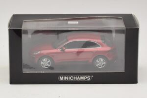 Porsche Macan 95B レッドメタリック Minichamps 1:43 410062600 メタル - 画像 4/4