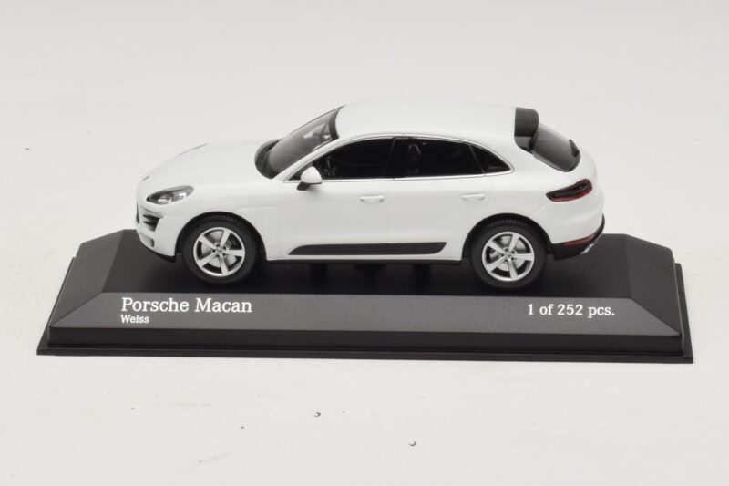 Porsche Macan 95B ホワイト Minichamps 1:43 410062601 メタル