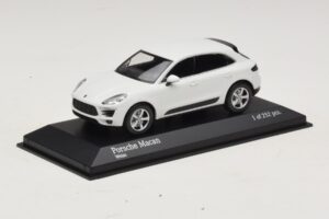 Porsche Macan 95B ホワイト Minichamps 1:43 410062601 メタル - 画像 2/4