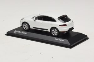 Porsche Macan 95B ホワイト Minichamps 1:43 410062601 メタル - 画像 3/4
