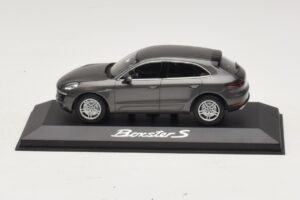 Porsche Macan S Diesel 95B ブロンズメタリック Minichamps 1:43 WAP0201510E メタル