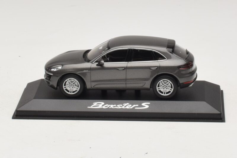 Porsche Macan S Diesel 95B ブロンズメタリック Minichamps 1:43 WAP0201510E メタル