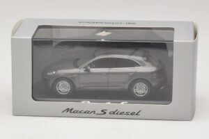 Porsche Macan S Diesel 95B ブロンズメタリック Minichamps 1:43 WAP0201510E メタル - 画像 4/4