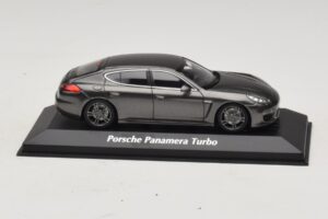 Porsche Panamera 970 Turbo グレーメタリック Maxichamps 1:43 940062371 メタル