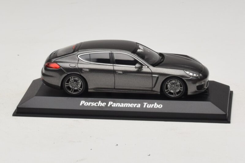 Porsche Panamera 970 Turbo グレーメタリック Maxichamps 1:43 940062371 メタル