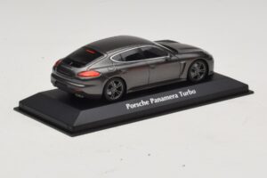 Porsche Panamera 970 Turbo グレーメタリック Maxichamps 1:43 940062371 メタル - 画像 2/4