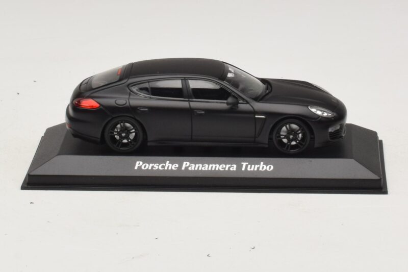 Porsche Panamera 970 Turbo マットブラック Maxichamps 1:43 940062370 メタル