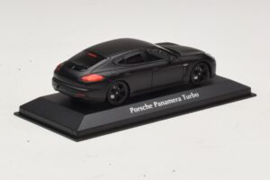 Porsche Panamera 970 Turbo マットブラック Maxichamps 1:43 940062370 メタル - 画像 2/4