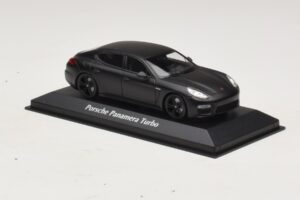 Porsche Panamera 970 Turbo マットブラック Maxichamps 1:43 940062370 メタル - 画像 3/4