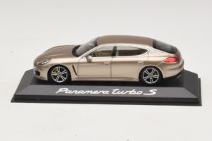 Porsche Panamera 970 Turbo S ブロンズメタリック Minichamps 1:43 WAP0200600E メタル