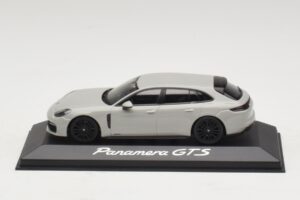 Porsche Panamera GTS 971 Chalk Grey Minichamps 1:43 WAP0207640J メタル