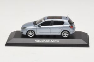 Vauxhall Astra H Sedan ライトブルーメタリック Minichamps 1:43 ASTRA007 メタル