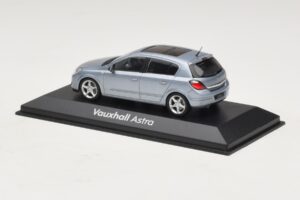 Vauxhall Astra H Sedan ライトブルーメタリック Minichamps 1:43 ASTRA007 メタル - 画像 3/4