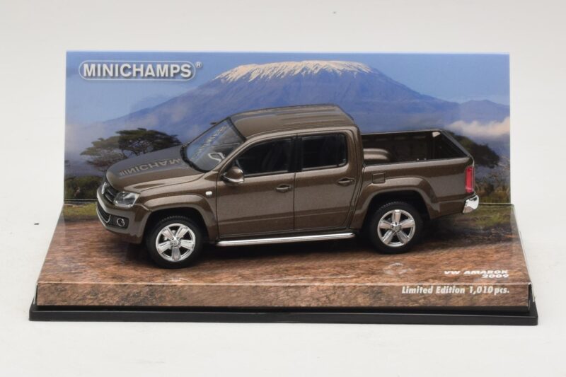 Volkswagen Amarok ブラウンメタリック Minichamps 1:43 436058361 メタル