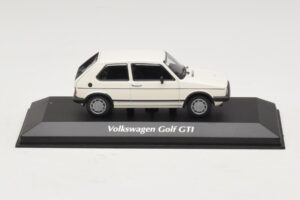 Volkswagen Golf GTI Mk1 ホワイト Maxichamps 1:43 940055171 メタル