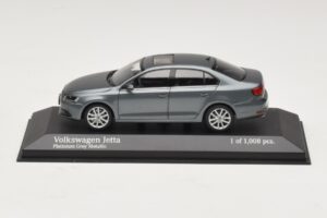Volkswagen Jetta Mk6 Grey Metallic Minichamps 1:43 400059000 メタル
