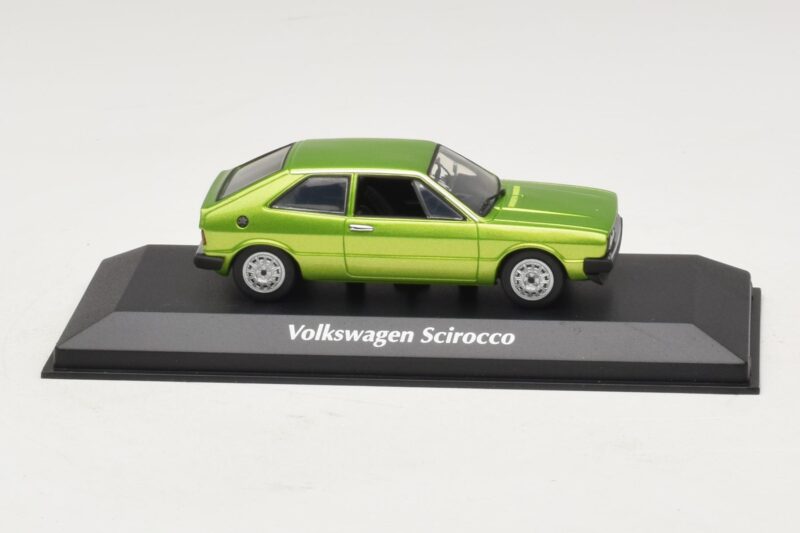 Volkswagen Scirocco Mk1 グリーンメタリック Maxichamps 1:43 940050420 メタル