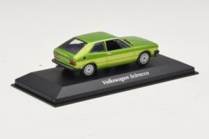 Volkswagen Scirocco Mk1 グリーンメタリック Maxichamps 1:43 940050420 メタル - 画像 2/4