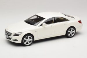 Mercedes CLS C218 Coupe ブリリアントホワイトメタリック Norev 1:18 183943 メタル
