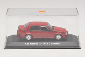 Alfa Romeo 75 V6 3.0 America レッド Maxichamps 1:43 940120461 メタル - 画像 4/5