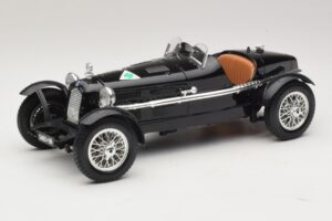 Alfa Romeo 8C Monza ブラック Bburago 1:18 3014-P1 メタル