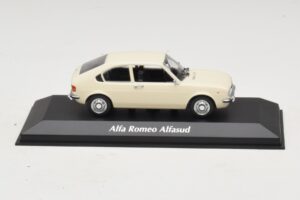 Alfa Romeo Alfasud ホワイト Maxichamps 1:43 940120101 メタル