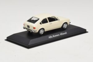 Alfa Romeo Alfasud ホワイト Maxichamps 1:43 940120101 メタル - 画像 2/5