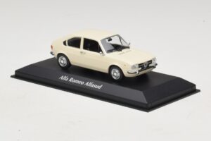 Alfa Romeo Alfasud ホワイト Maxichamps 1:43 940120101 メタル - 画像 3/5