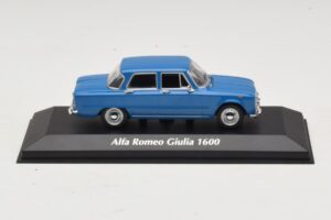 Alfa Romeo Giulia 1600 ブルー Maxichamps 1:43 940120900 メタル