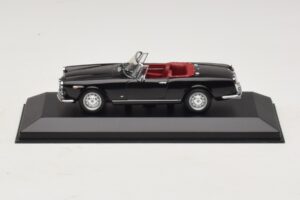 Alfa Romeo Giulia Spider ブラック Minichamps 1:43 400120730 メタル
